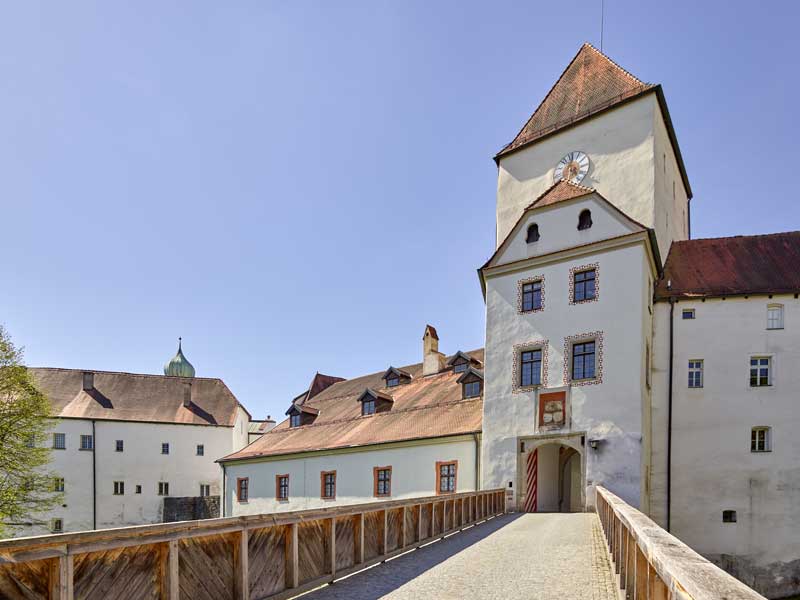 Torturm und Zugbruecke Foto pedagrafie